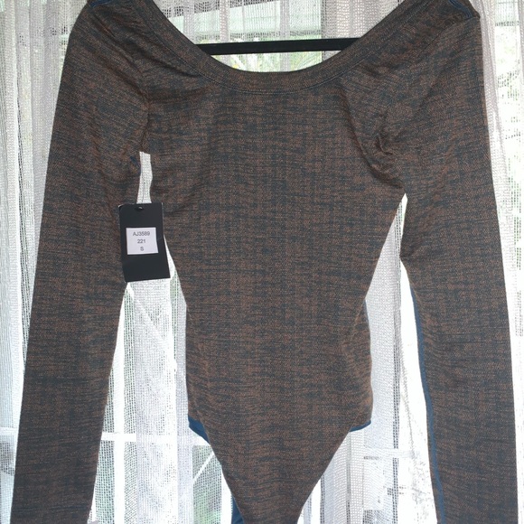 BNWT - Hurley branded body suit size Small - Picture 2 of 4